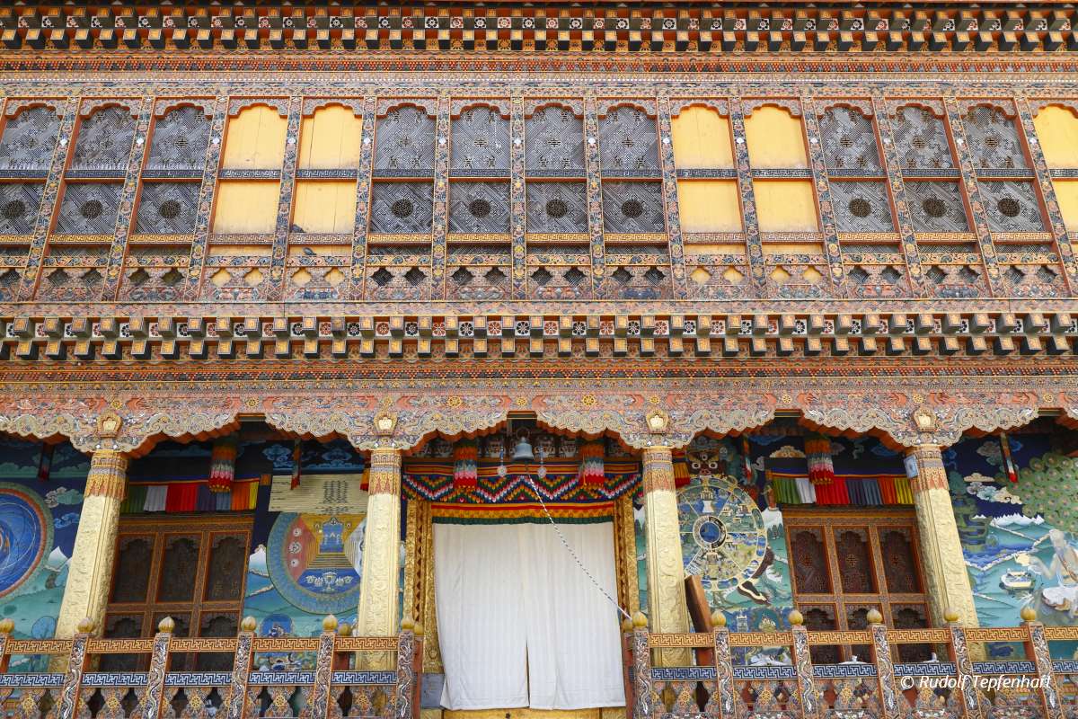 Painting work at the Dzong