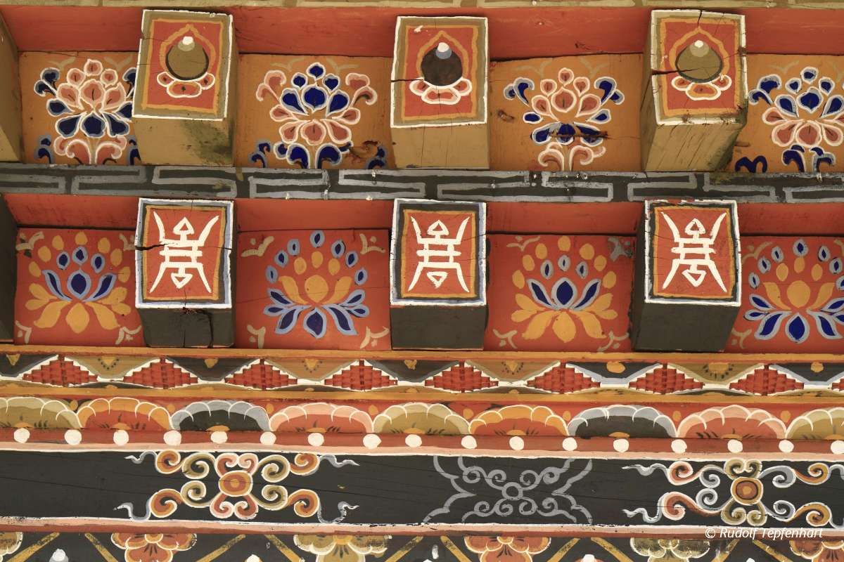 Painting work at the Dzong