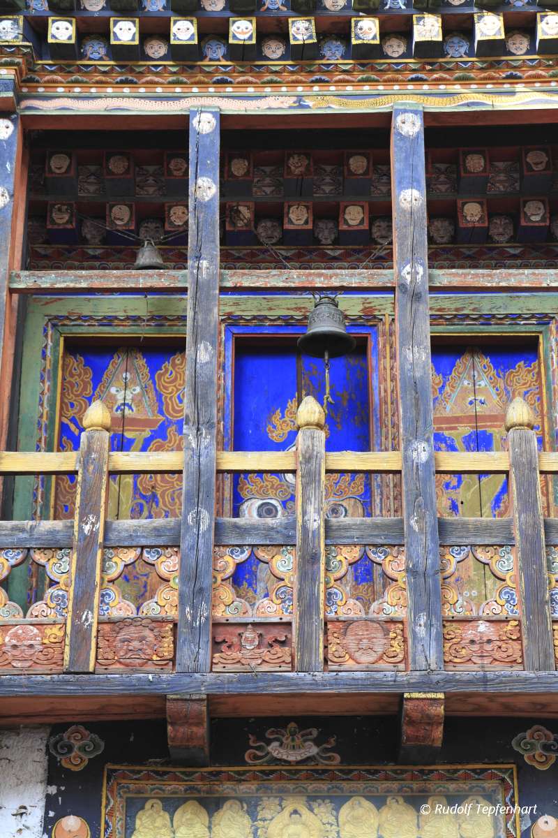 Painting work at the Dzong