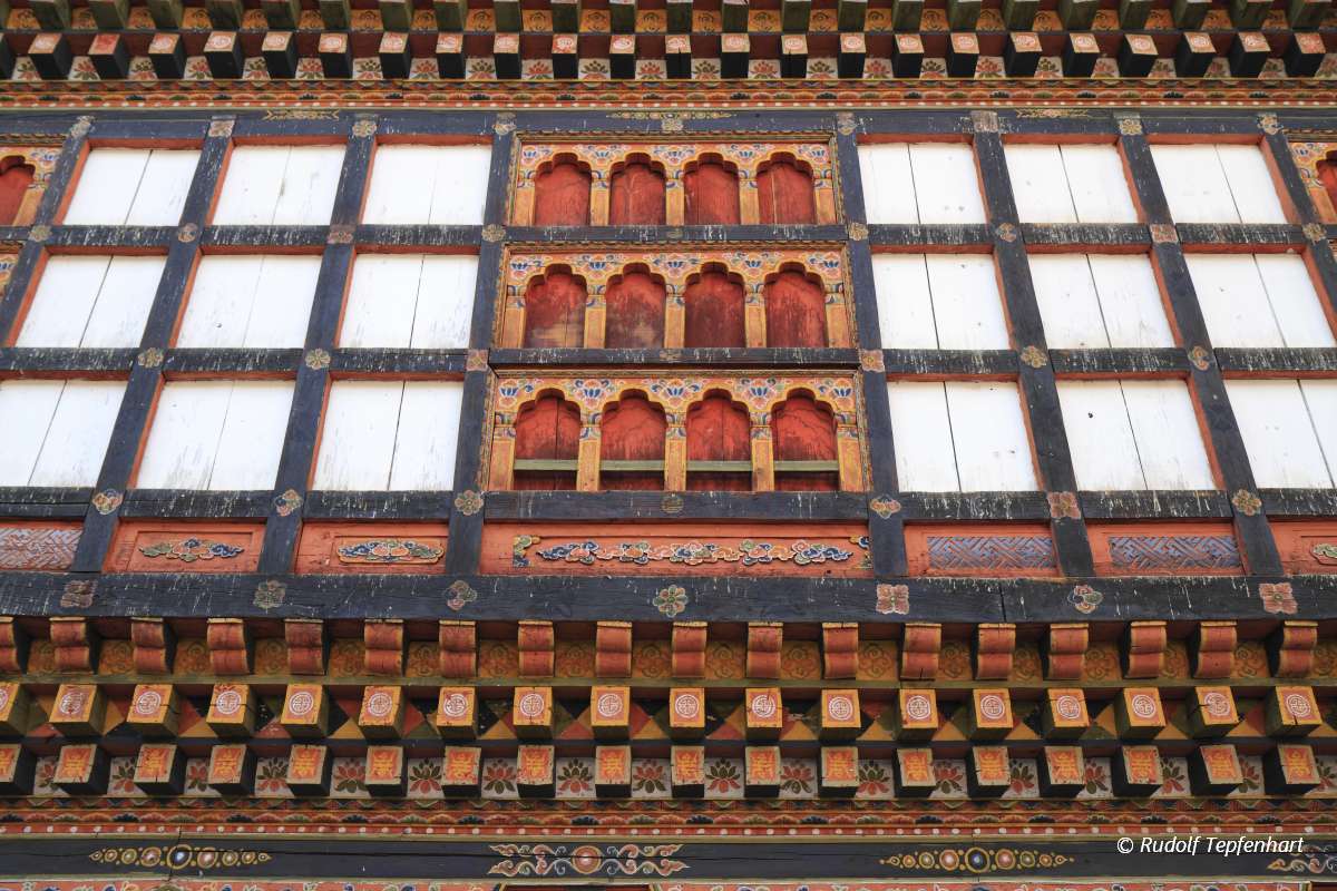Painting work at the Dzong
