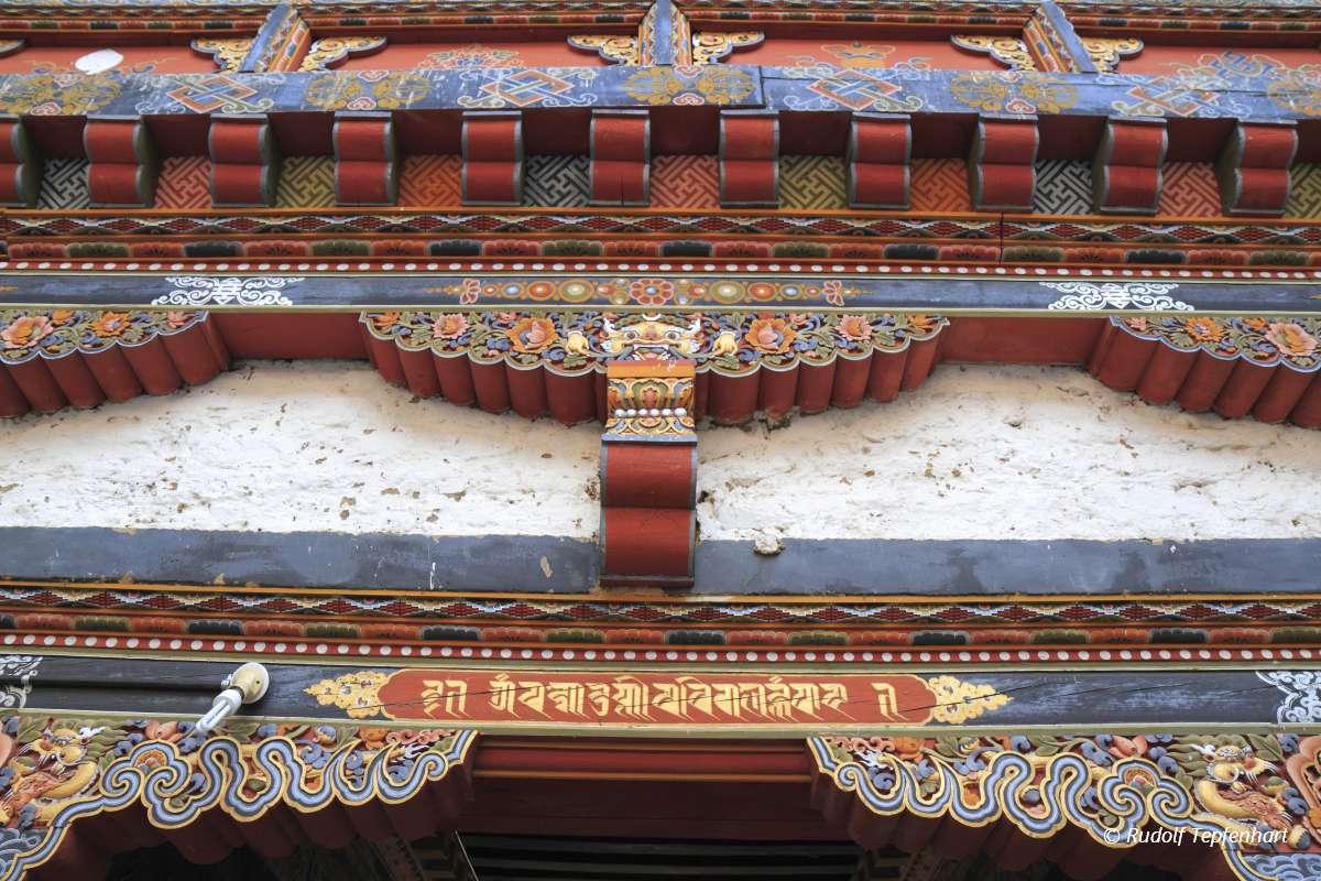 Painting work at the Dzong