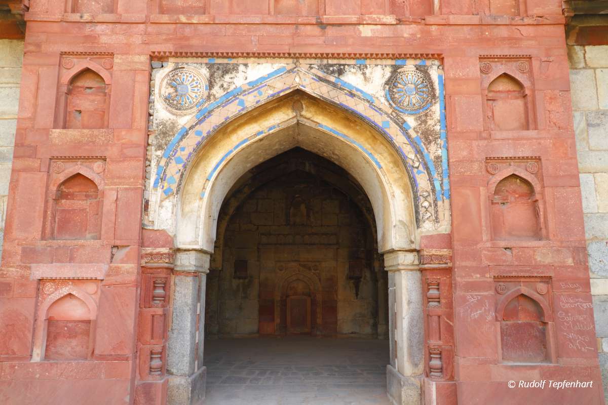 Isa Khan's tomb
