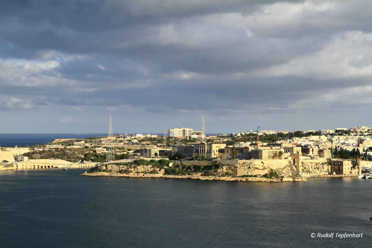 View of the Grand harbor and Fort Saint Angelo