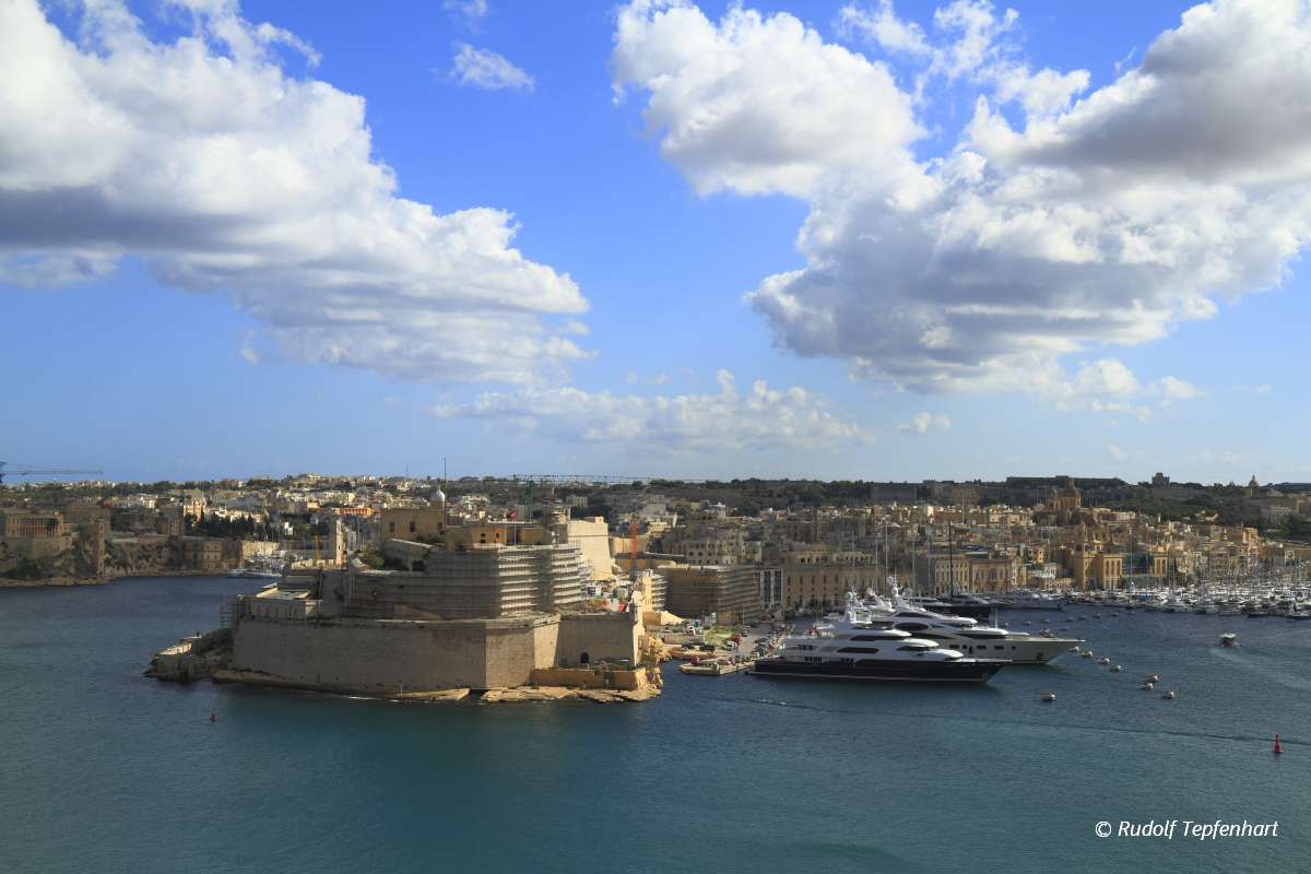 View of the Grand harbor and Fort Saint Angelo